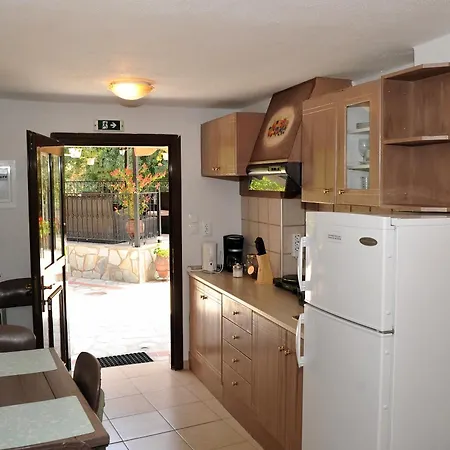 Pavillion2 Kalambaka